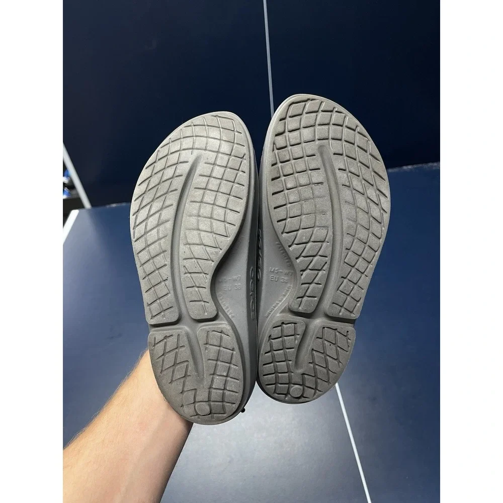 OOFOS OOahh Recovery Slide Sandal Women's 7 Men's 5 Gray Slip On